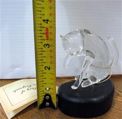 RARE VTG 1983 VICTOR TRABUCCO - FRANCE CRYSTAL CAT ON WOOD BASE FIGURINE